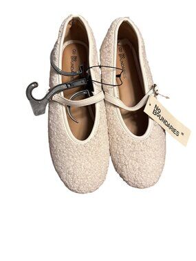 No Boundaries Womens White Sherpa Mary Jane Flats Size 8 Cozy & Stylish